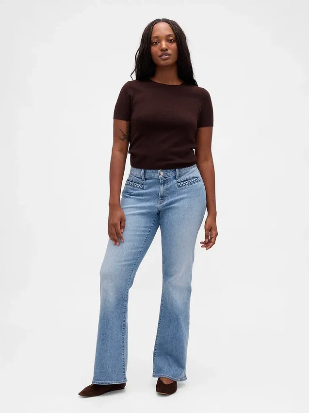 Jeans med lav midje, flettede lommer, lang og slank passform