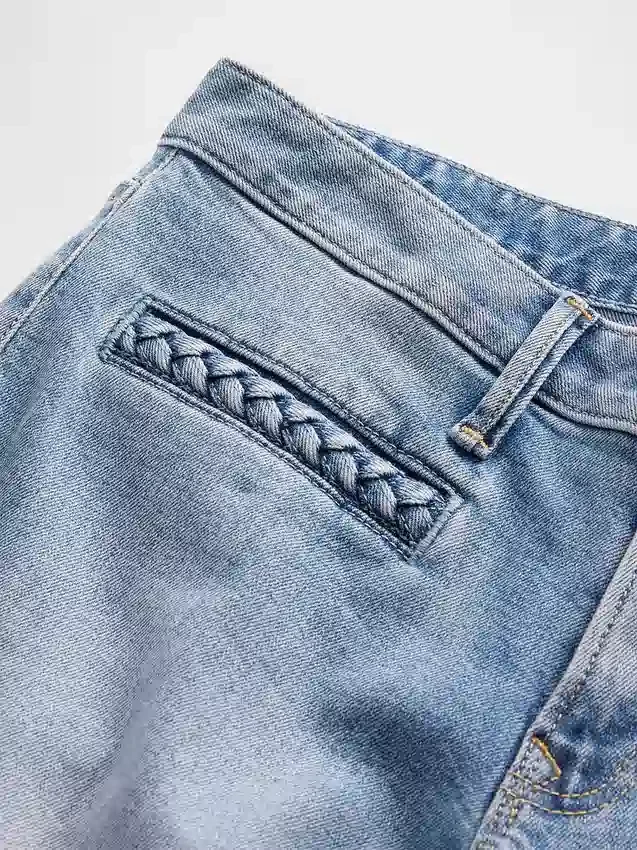 Jeans med lav midje, flettede lommer, lang og slank passform