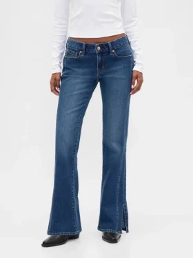 Jeans med lav midje, lang og slank passform og søm i splittet kant