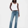 Jeans med lav midje, lang og slank passform og snøring