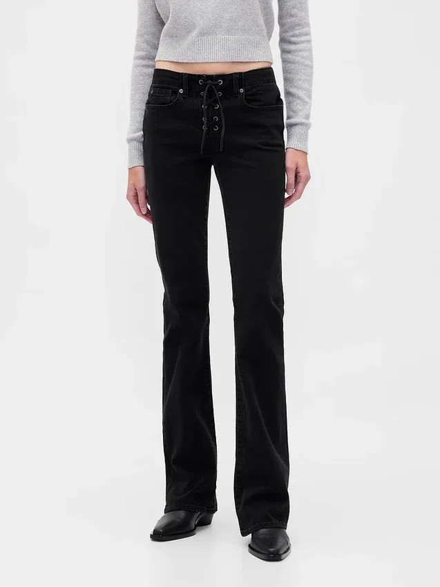 Jeans med lav midje, lang og slank passform og snøring