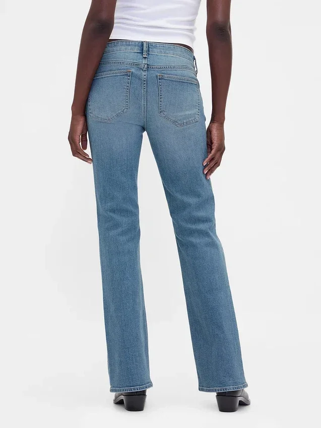 Jeans med lav midje, lang og slank passform og snøring