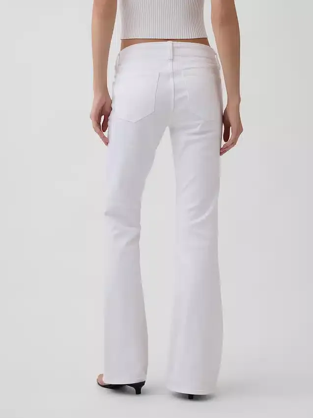 Jeans med lav midje, lang og slank passform og snøring