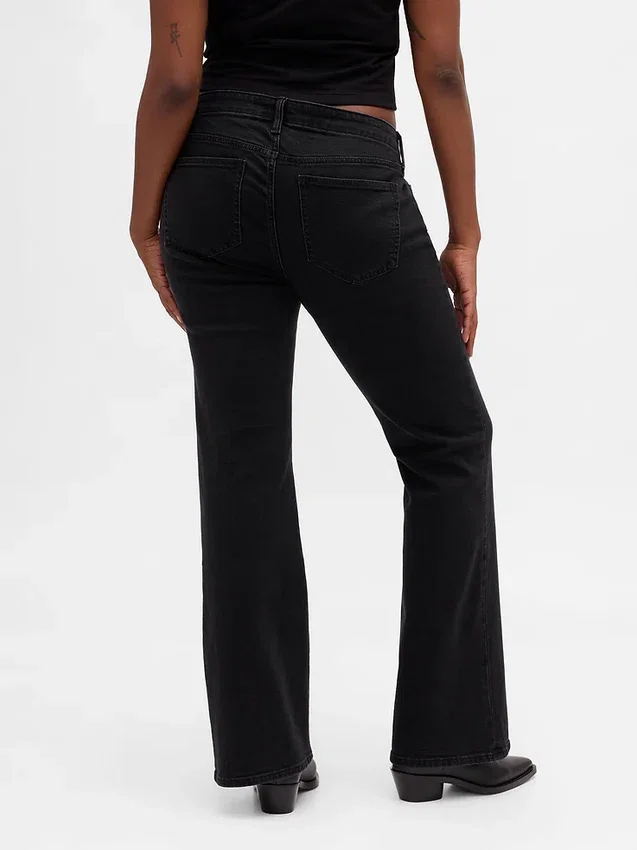 Jeans med lav midje, lang og slank passform og snøring