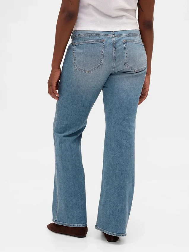 Jeans med lav midje, lang og slank passform og snøring