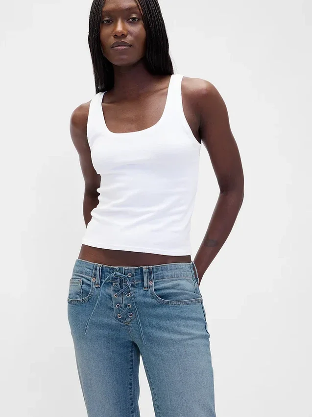 Jeans med lav midje, lang og slank passform og snøring