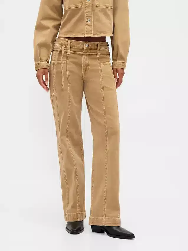 Jeans med lav midje, løs passform og mikrobelte i 90-tallsstil