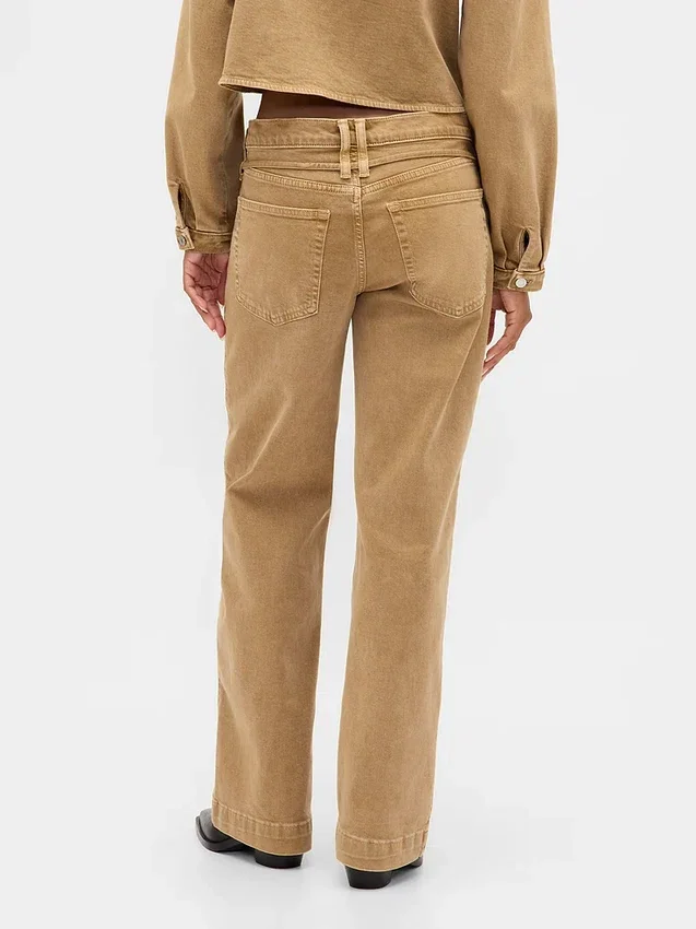 Jeans med lav midje, løs passform og mikrobelte i 90-tallsstil
