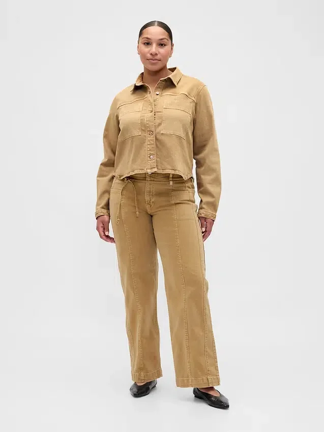 Jeans med lav midje, løs passform og mikrobelte i 90-tallsstil