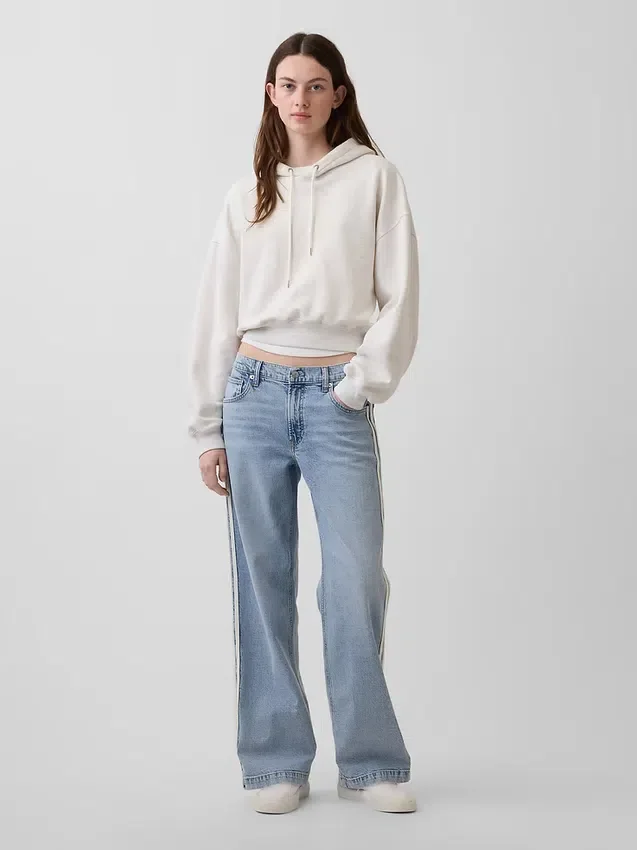Jeans med lav midje, løs passform og sidestriper i 90-tallsstil