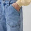 Jeans med lav midje og løs passform i 90-tallsstil