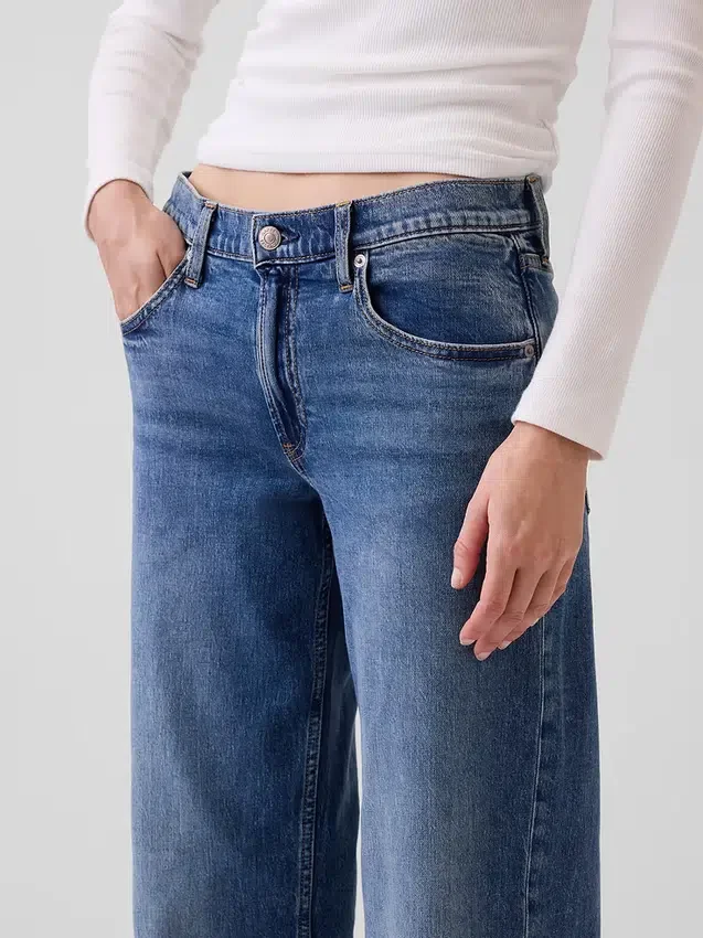 Jeans med lav midje og løs passform i 90-tallsstil