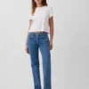 Jeans med middels høy midje, broderi og avslappet, rett passform