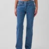 Jeans med middels høy midje, broderi og avslappet, rett passform