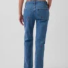 Jeans med middels høy midje, broderi og avslappet, rett passform