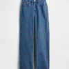 Jeans med middels høy midje, broderi og avslappet, rett passform