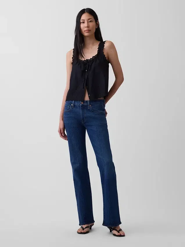 Jeans med middels høy midje og avslappet bootcut-passform