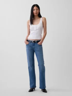 Jeans med middels høy midje og avslappet bootcut-passform
