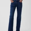 Jeans med middels høy midje og avslappet bootcut-passform