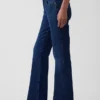 Jeans med middels høy midje og avslappet bootcut-passform
