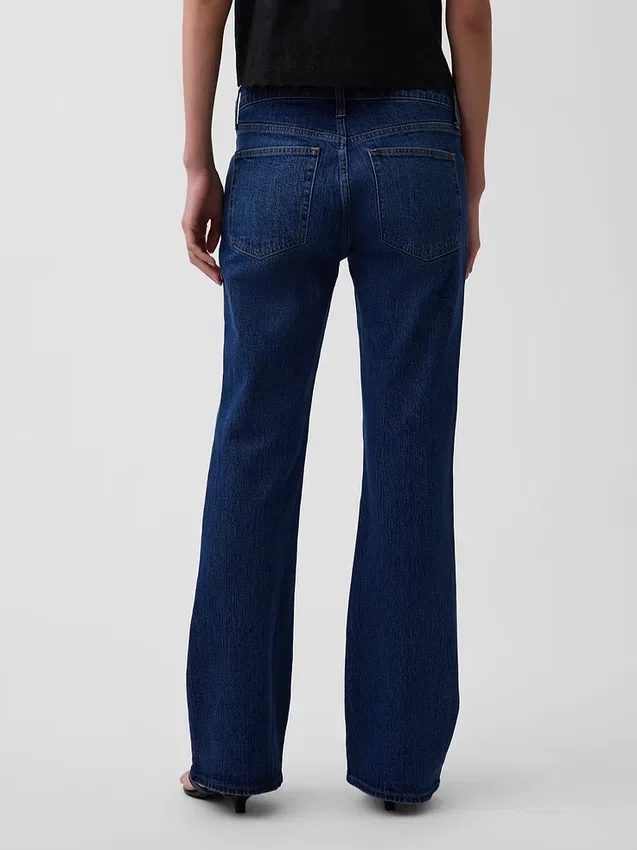 Jeans med middels høy midje og avslappet bootcut-passform