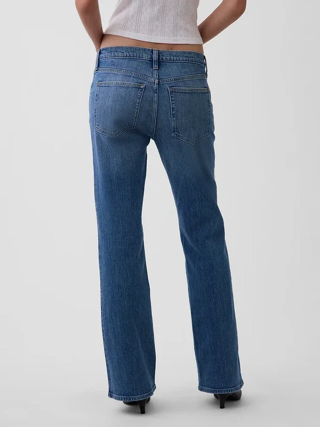 Jeans med middels høy midje og avslappet bootcut-passform