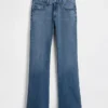 Jeans med middels høy midje og avslappet bootcut-passform