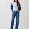Jeans med middels høy midje og avslappet, rett passform