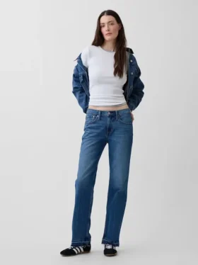 Jeans med middels høy midje og avslappet, rett passform
