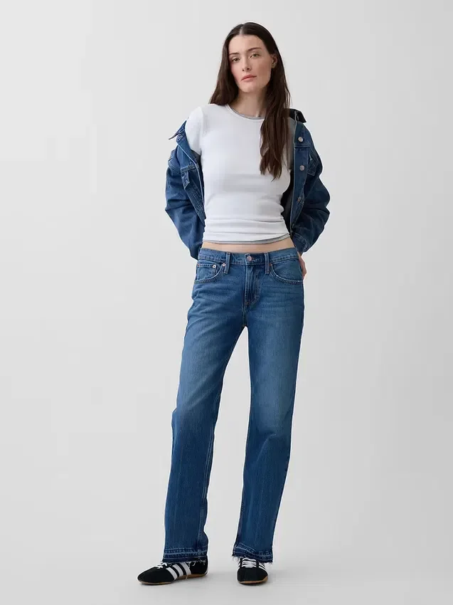 Jeans med middels høy midje og avslappet, rett passform