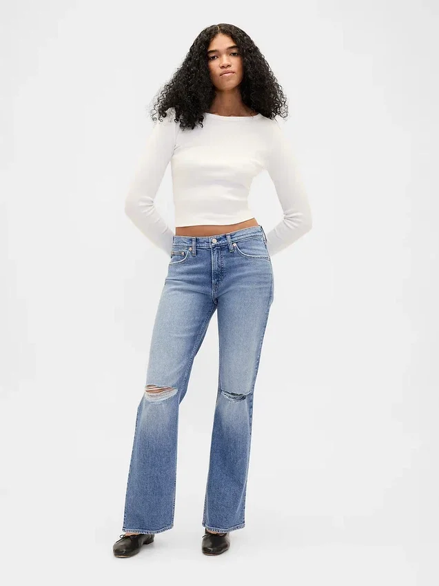 Jeans med middels høy midje og avslappet, rett passform