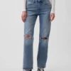 Jeans med middels høy midje og avslappet, rett passform