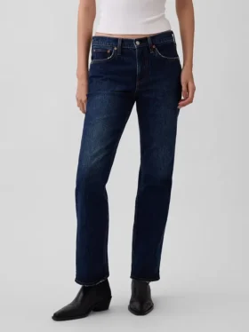 Jeans med middels høy midje og avslappet, rett passform