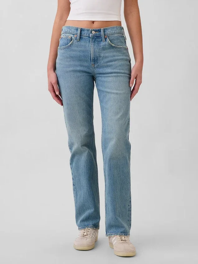 Jeans med middels høy midje og avslappet, rett passform