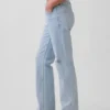 Jeans med middels høy midje og avslappet, rett passform
