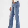 Jeans med middels høy midje og avslappet, rett passform