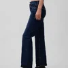 Jeans med middels høy midje og avslappet, rett passform