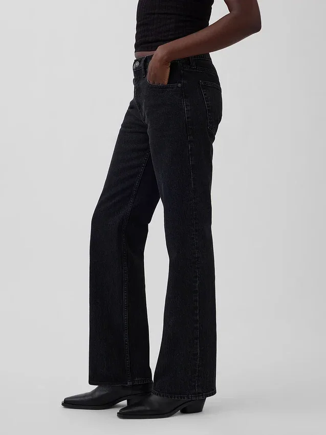 Jeans med middels høy midje og avslappet, rett passform