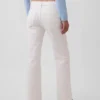 Jeans med middels høy midje og avslappet, rett passform
