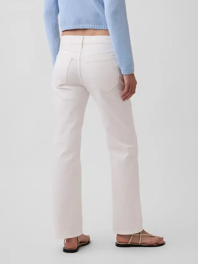Jeans med middels høy midje og avslappet, rett passform