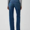 Jeans med middels høy midje og avslappet, rett passform