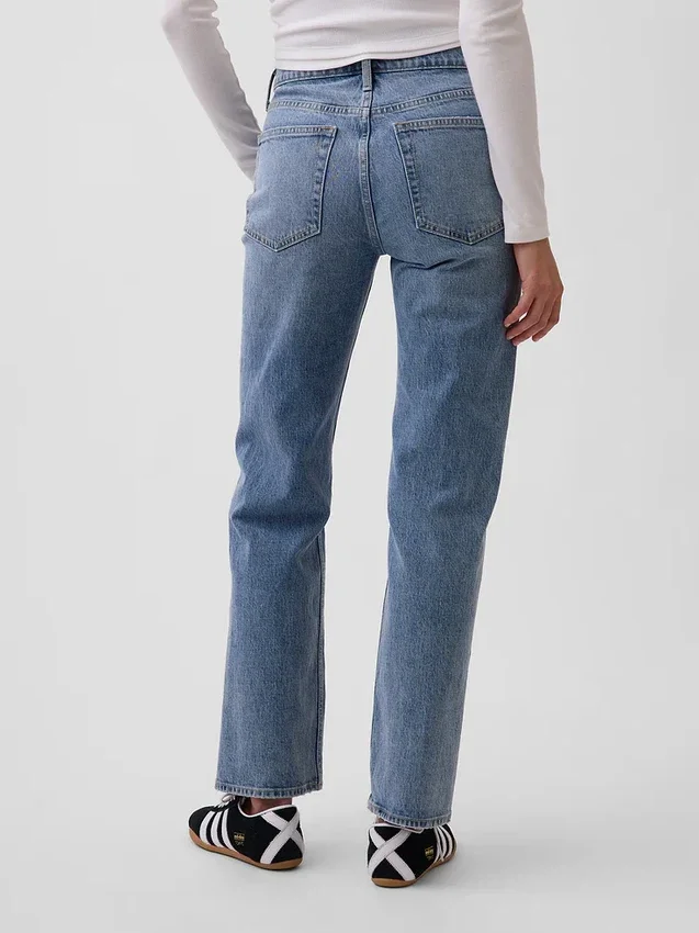 Jeans med middels høy midje og avslappet, rett passform