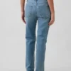 Jeans med middels høy midje og avslappet, rett passform