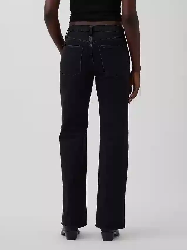 Jeans med middels høy midje og avslappet, rett passform