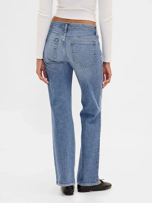 Jeans med middels høy midje og avslappet, rett passform