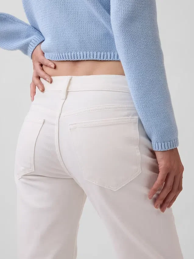 Jeans med middels høy midje og avslappet, rett passform