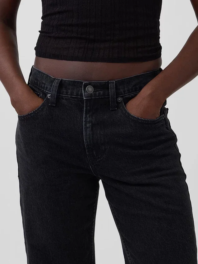 Jeans med middels høy midje og avslappet, rett passform