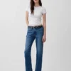 Jeans med middels høy midje og avslappet, rett passform