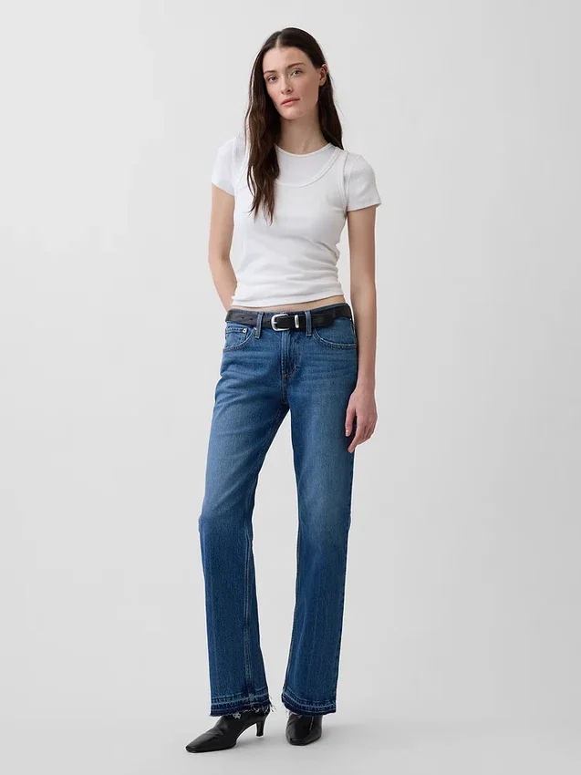 Jeans med middels høy midje og avslappet, rett passform
