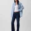 Jeans med middels høy midje og avslappet, rett passform